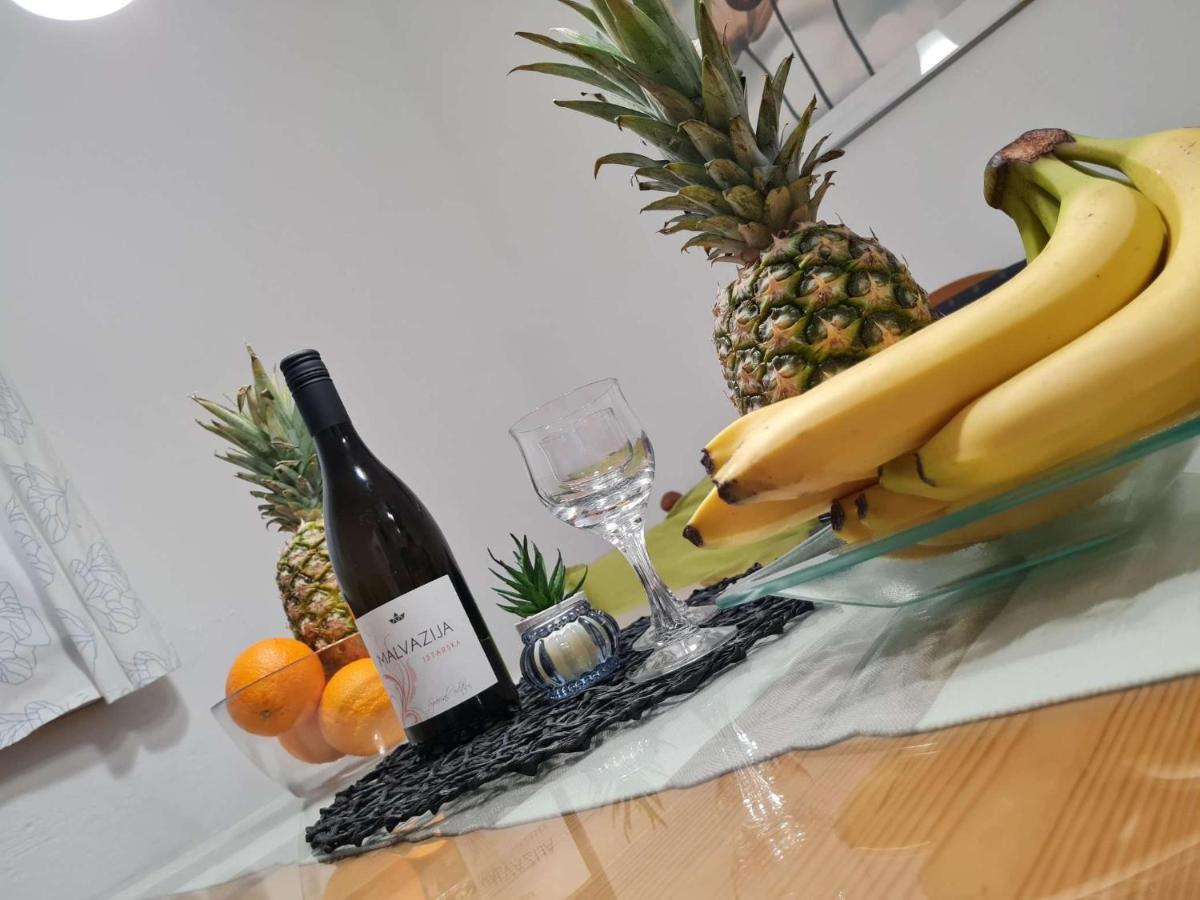 Apartmani Lovre I Zara Exterior foto