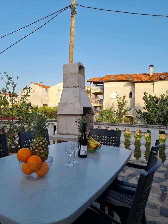 Apartmani Lovre I Zara Exterior foto