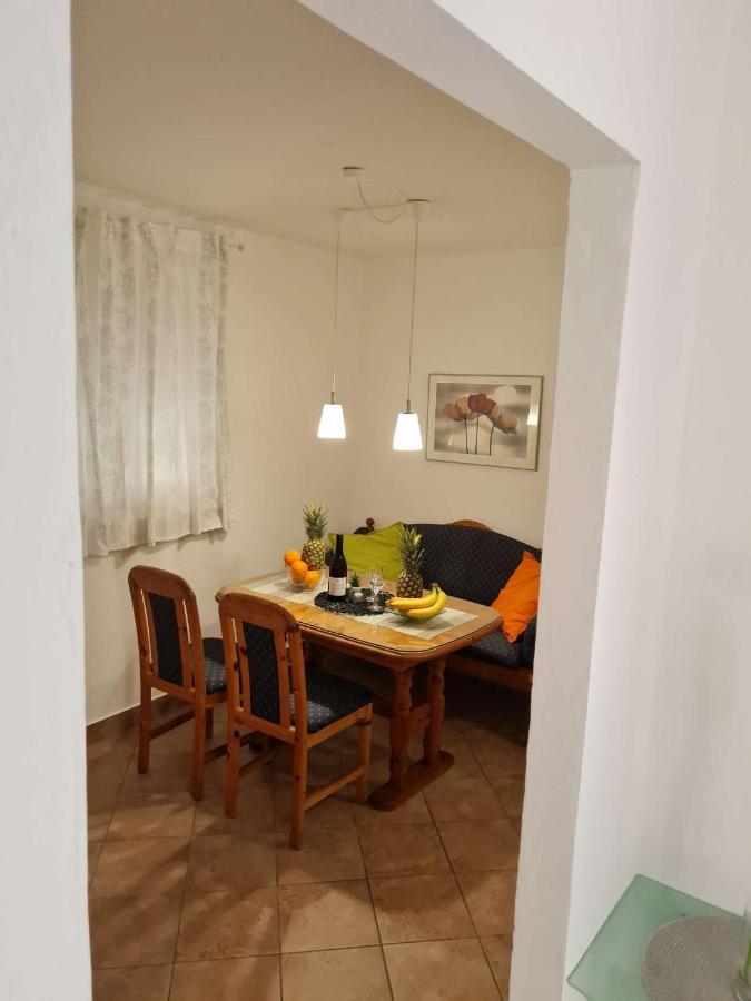 Apartmani Lovre I Zara Exterior foto