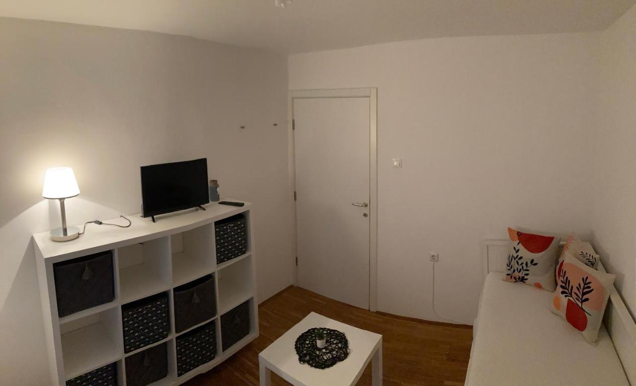 Apartmani Lovre I Zara Exterior foto